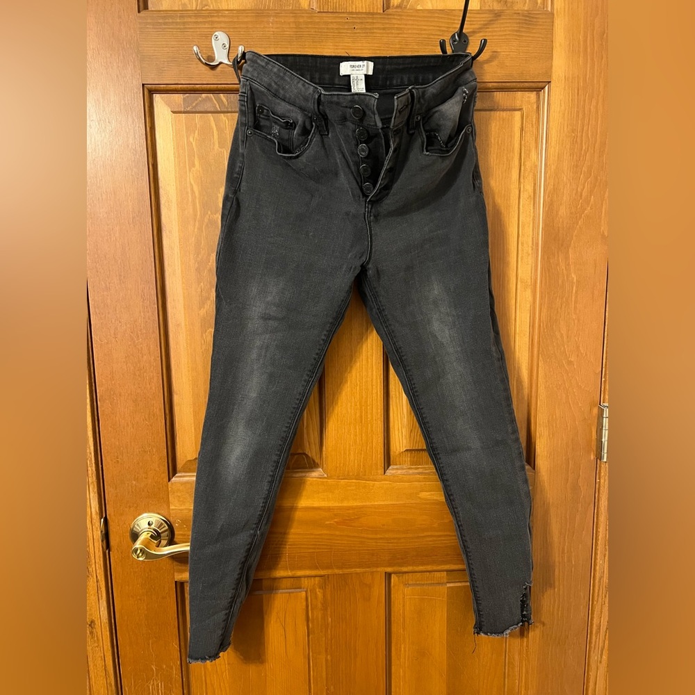 Forever 21 Skinny Jeans. Size 28. Stretchy material.